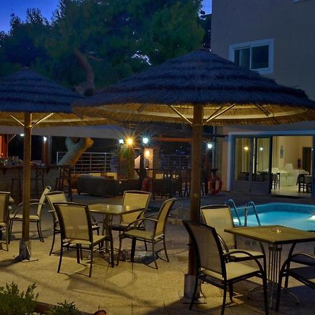 Hotel Magda Agia Marina  Екстериор снимка