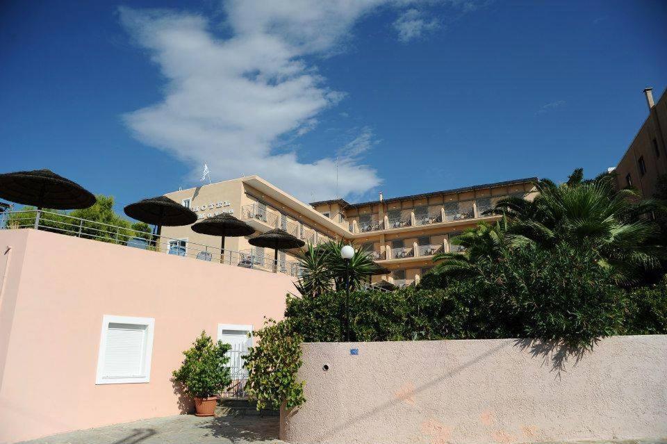 Hotel Magda Agia Marina  Екстериор снимка