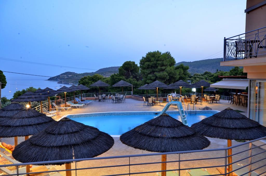 Hotel Magda Agia Marina  Екстериор снимка