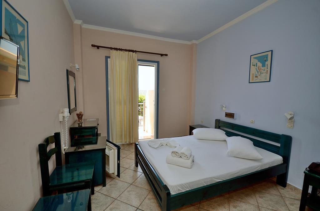 Hotel Magda Agia Marina  Екстериор снимка