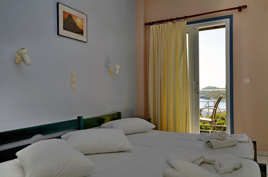 Hotel Magda Agia Marina  Екстериор снимка