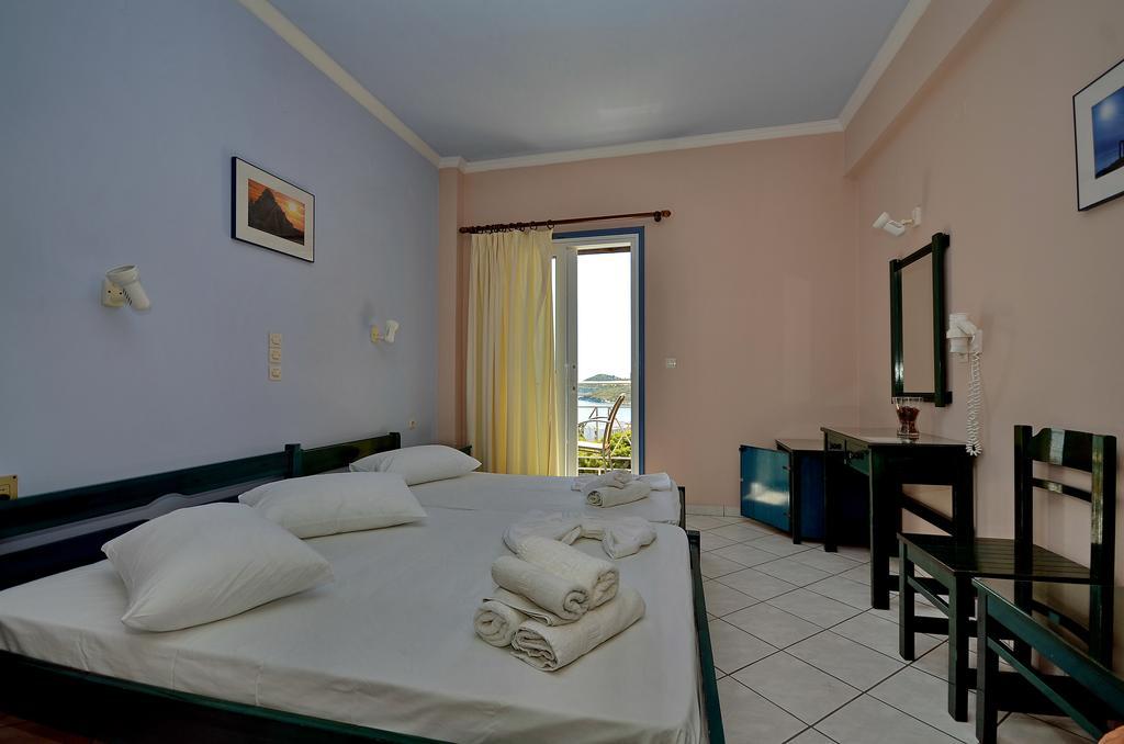 Hotel Magda Agia Marina  Екстериор снимка